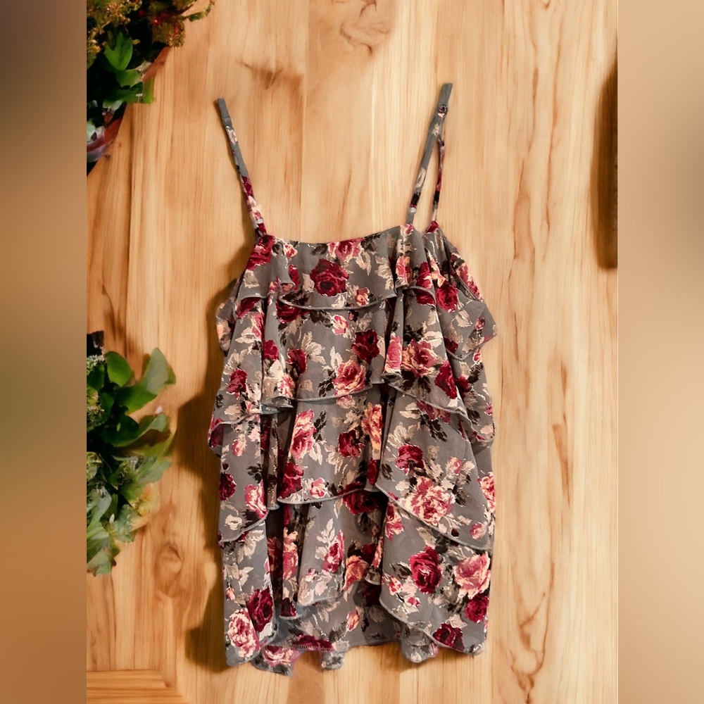 Poetry Clothing boho ruffle gray tank with burgundy flowers. Size L